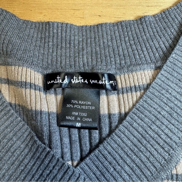 United States Sweaters Striped V-Neck Sweater - Gray and Tan. Size M - Picture 4 of 5
